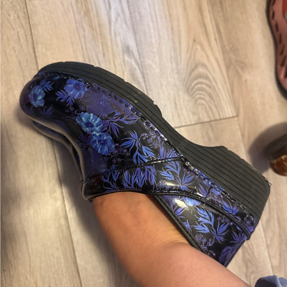 Floral Patterned Clogs - Picture 5 of 6